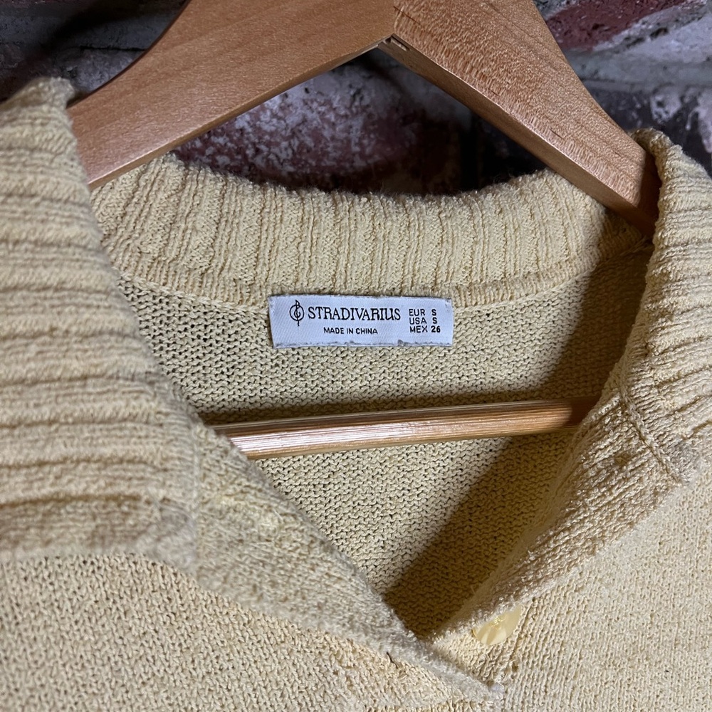 Women’s Stradivarius Rustic knit polo top in buttermilk Yellow - Picture 3 of 7